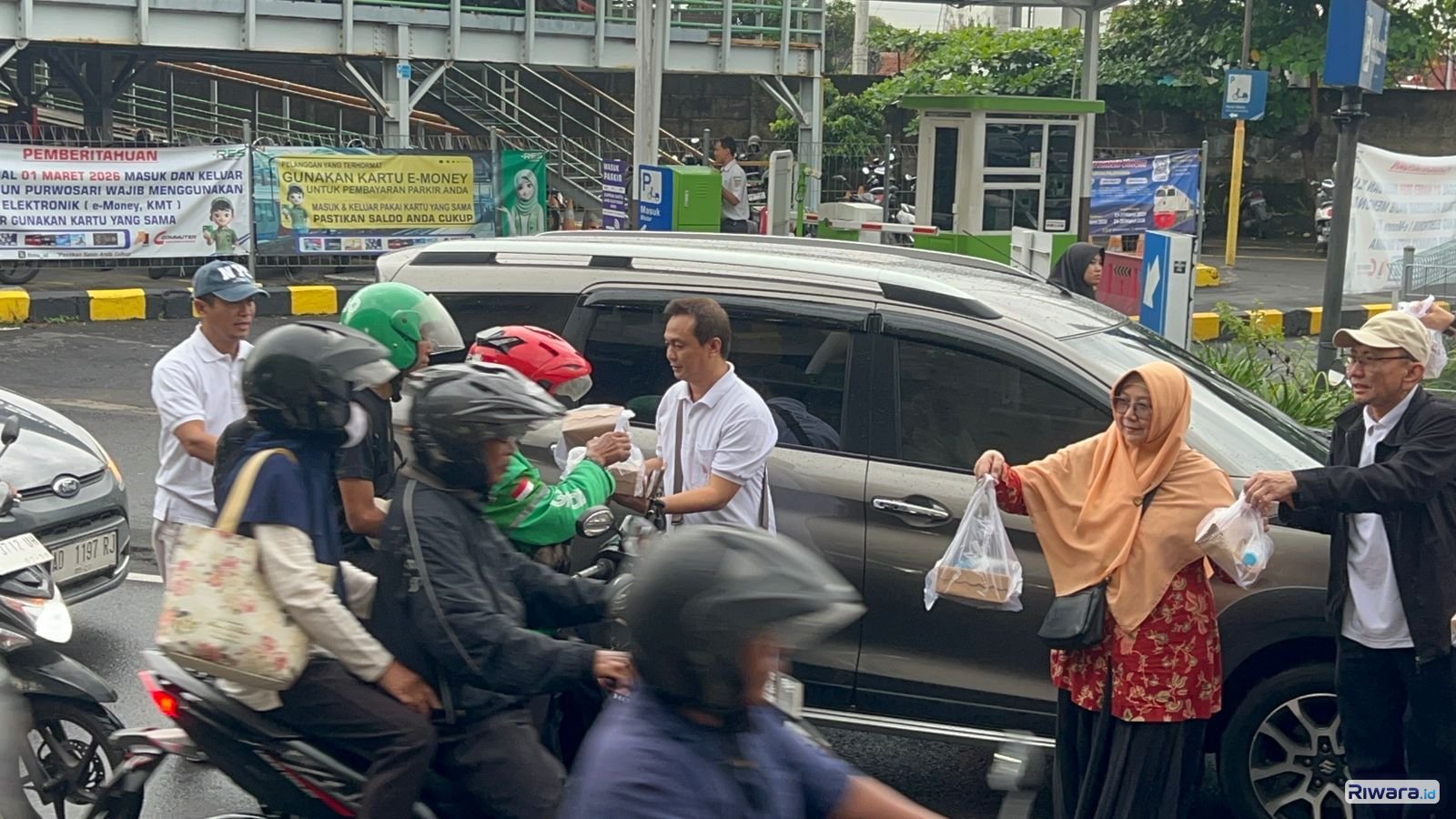 Dokter Turun ke Jalan, 700 Takjil Dibagikan untuk Warga Solo Jelang Berbuka, Sabtu, 7 Maret 2026